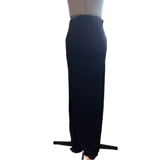 4/$25 BOOhoo maxi skirt - Picture 3 of 4